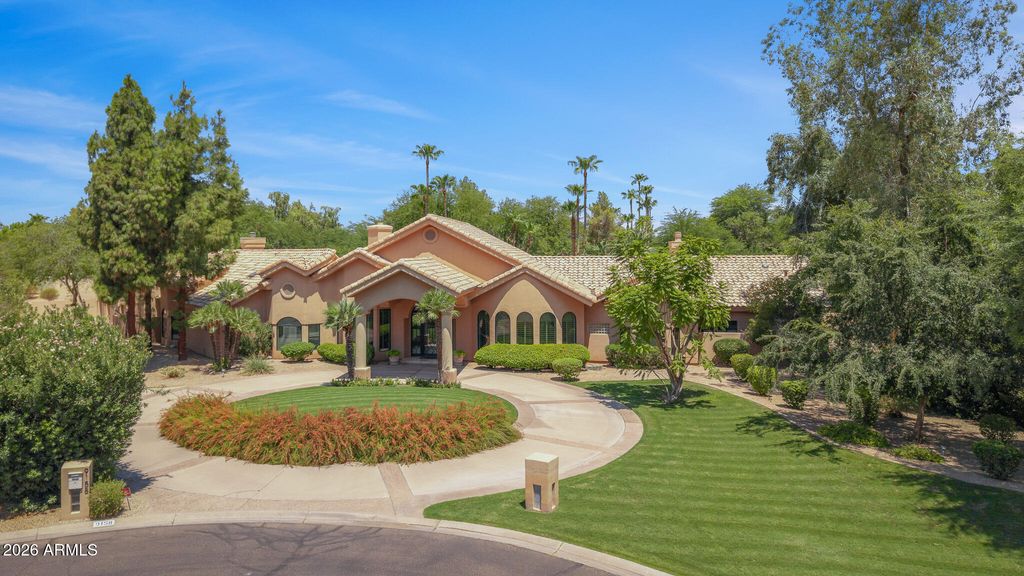 Image 1 of property listing at 9158 N 70TH Street, Paradise Valley, AZ 85253