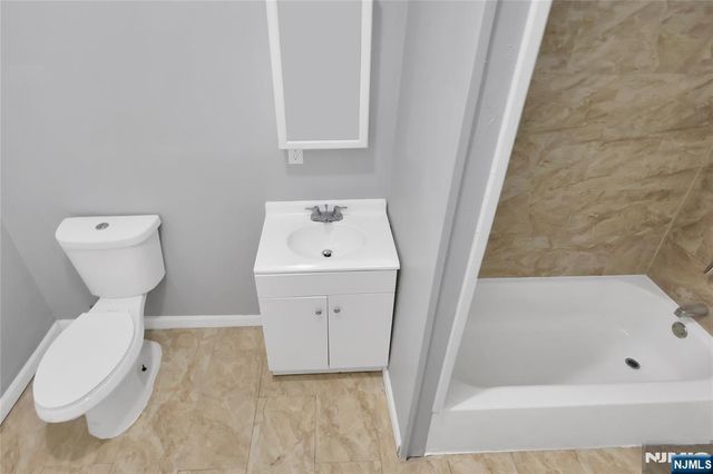 106 11th Street, Newark, NJ 07107