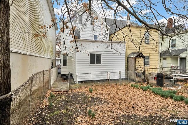 106 11th Street, Newark, NJ 07107