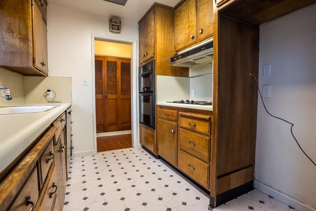 322 W Fountain Way, Fresno, CA 93705