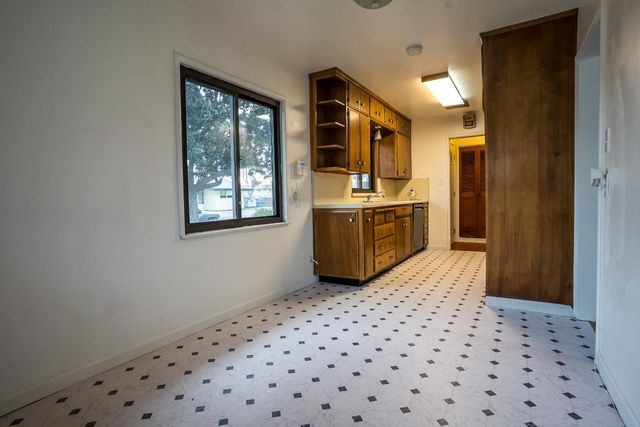 322 W Fountain Way, Fresno, CA 93705