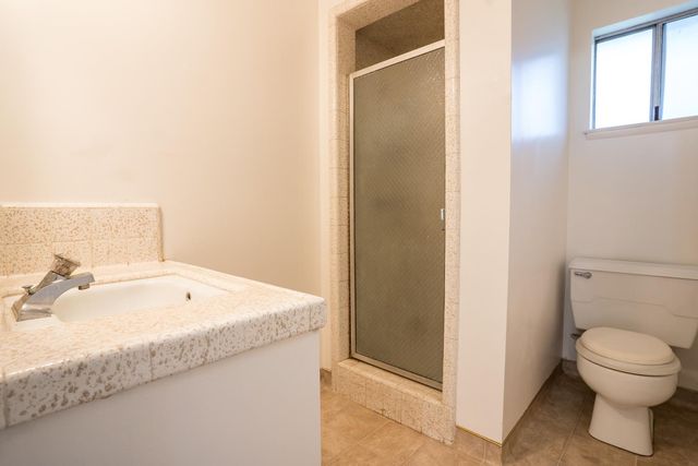 322 W Fountain Way, Fresno, CA 93705