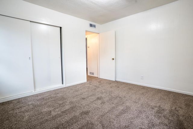 322 W Fountain Way, Fresno, CA 93705