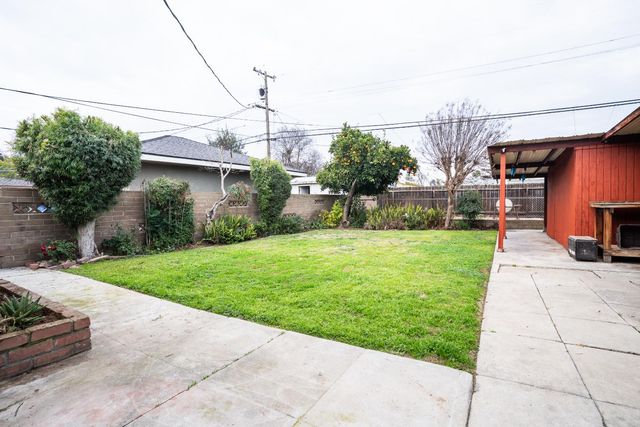 322 W Fountain Way, Fresno, CA 93705