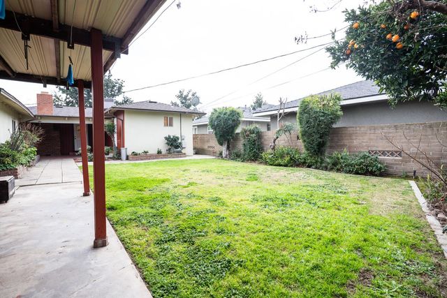 322 W Fountain Way, Fresno, CA 93705