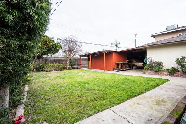 322 W Fountain Way, Fresno, CA 93705