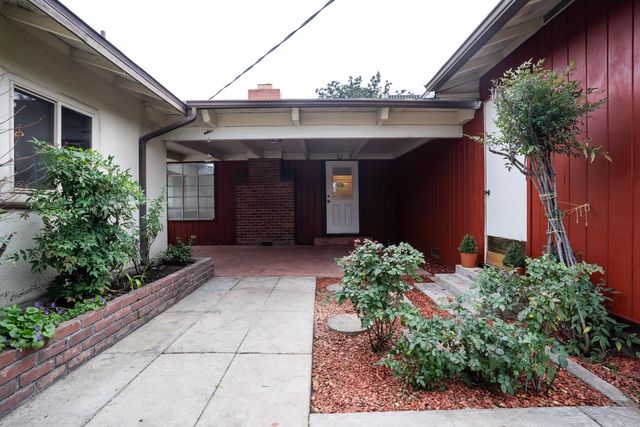 322 W Fountain Way, Fresno, CA 93705