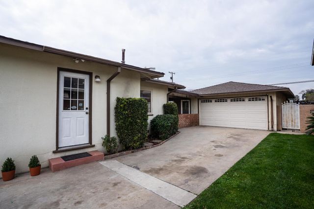 322 W Fountain Way, Fresno, CA 93705