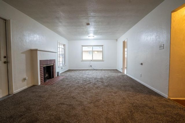 322 W Fountain Way, Fresno, CA 93705