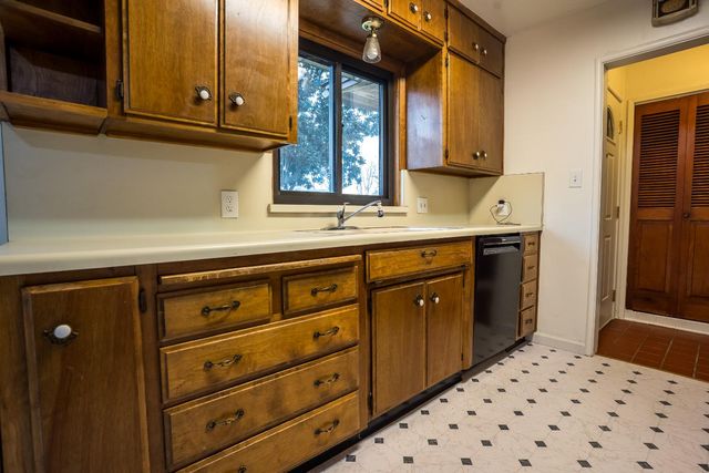 322 W Fountain Way, Fresno, CA 93705