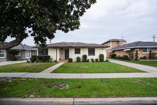 322 W Fountain Way, Fresno, CA 93705