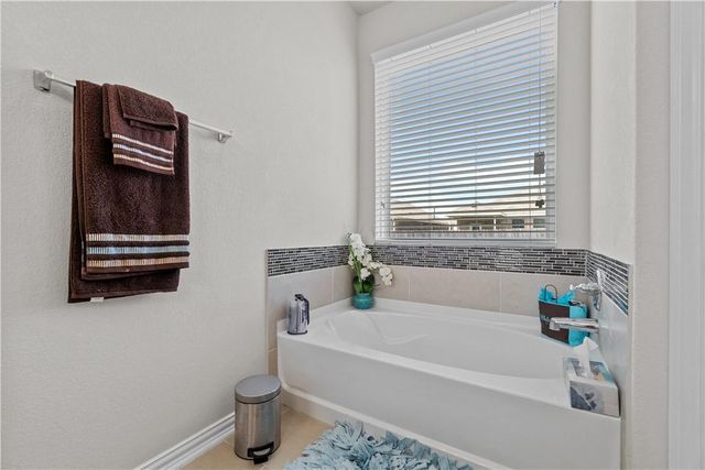8048 Bassano DR, Round Rock, TX 78665