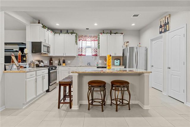 8048 Bassano DR, Round Rock, TX 78665