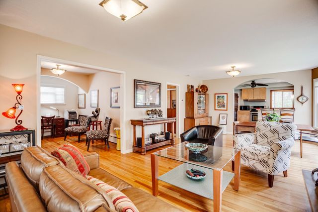 129 Melbourne Avenue SE, Minneapolis, MN 55414