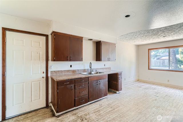 8910 NE 82nd Street, Vancouver, WA 98662