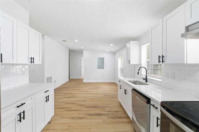 3906 FOX RIDGE BOULEVARD, Wesley Chapel, FL 33543