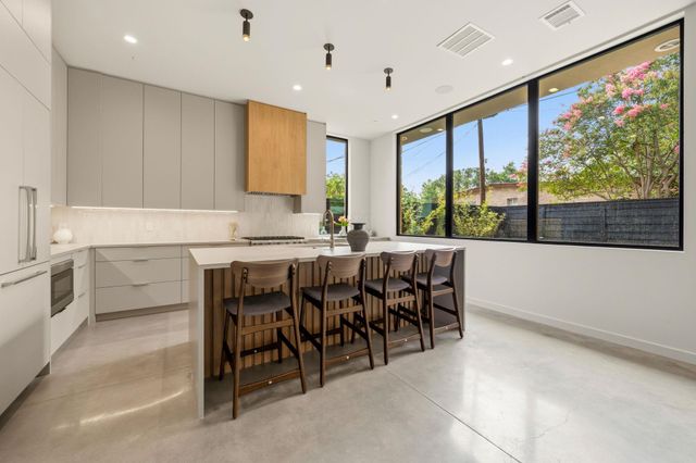 1403 Barton Hills Dr 3, Austin, TX 78704