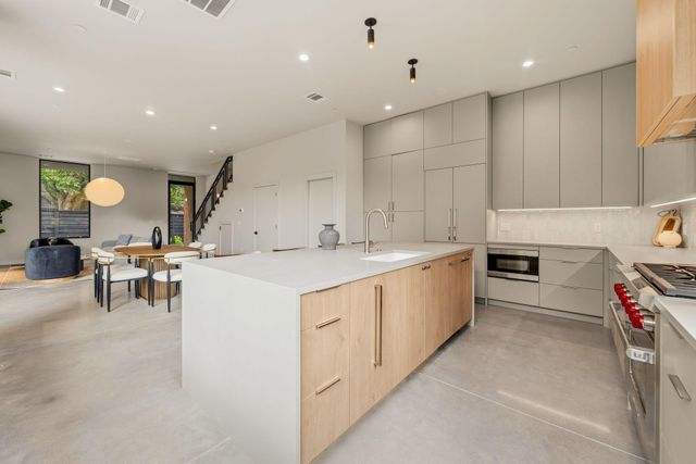 1403 Barton Hills Dr 3, Austin, TX 78704