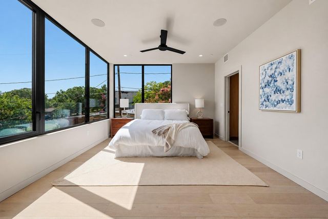 1403 Barton Hills Dr 3, Austin, TX 78704