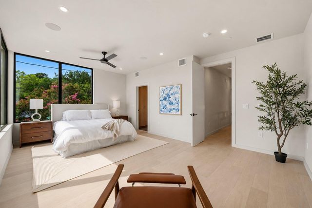 1403 Barton Hills Dr 3, Austin, TX 78704