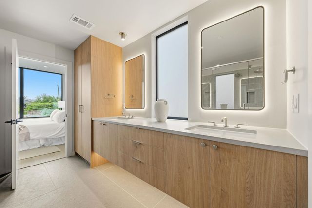 1403 Barton Hills Dr 3, Austin, TX 78704