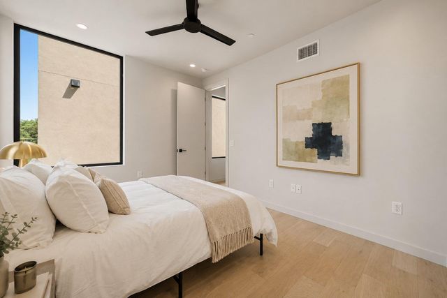 1403 Barton Hills Dr 3, Austin, TX 78704