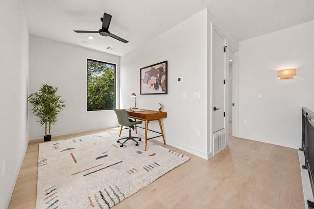 1403 Barton Hills Dr 3, Austin, TX 78704