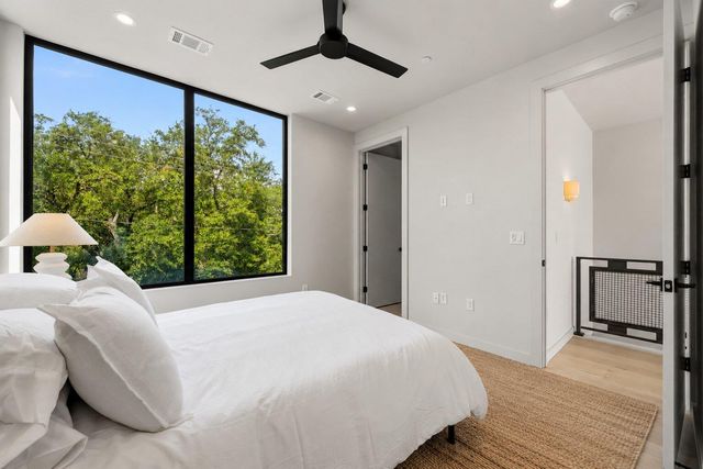1403 Barton Hills Dr 3, Austin, TX 78704