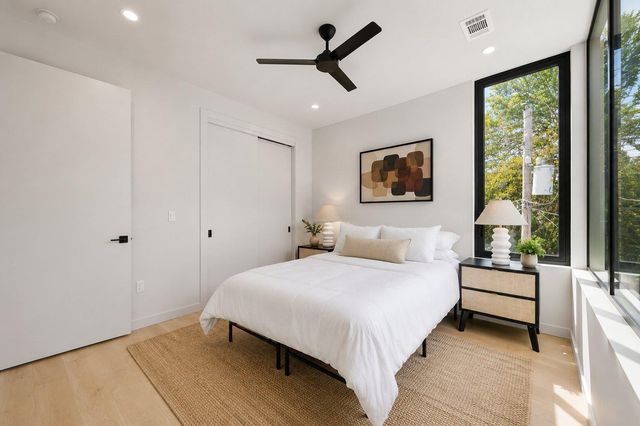 1403 Barton Hills Dr 3, Austin, TX 78704