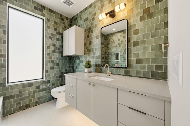 1403 Barton Hills Dr 3, Austin, TX 78704