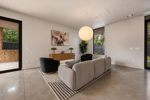 1403 Barton Hills Dr 3, Austin, TX 78704