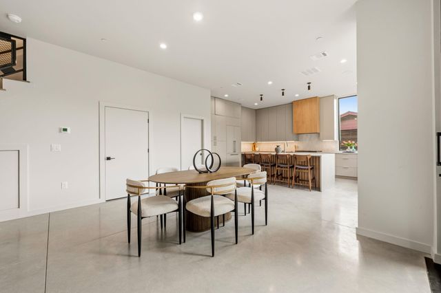 1403 Barton Hills Dr 3, Austin, TX 78704