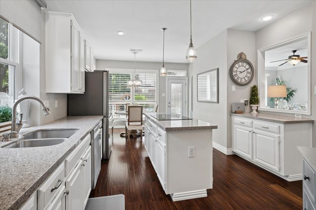 1913 Hartford Road, Grapevine, TX 76051