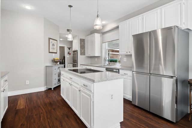 1913 Hartford Road, Grapevine, TX 76051