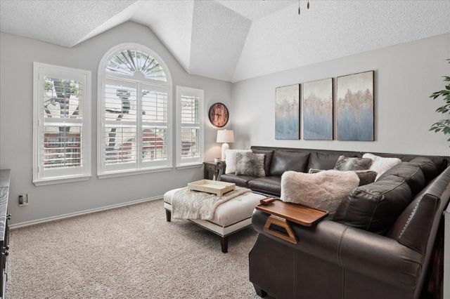 1913 Hartford Road, Grapevine, TX 76051