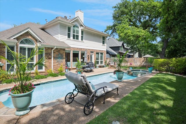 1913 Hartford Road, Grapevine, TX 76051
