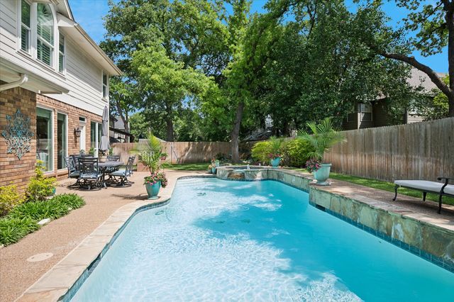 1913 Hartford Road, Grapevine, TX 76051