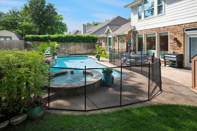 1913 Hartford Road, Grapevine, TX 76051