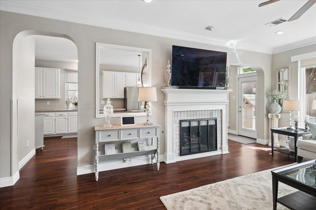 1913 Hartford Road, Grapevine, TX 76051