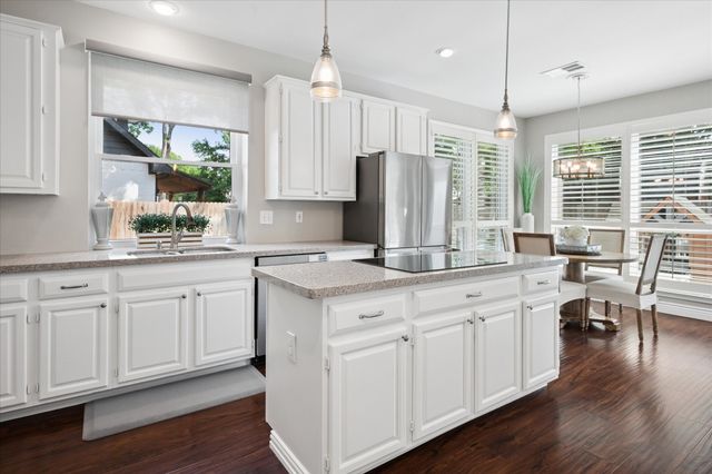 1913 Hartford Road, Grapevine, TX 76051