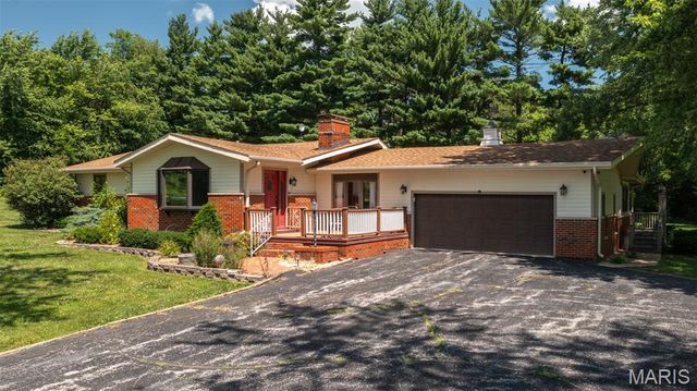 12884 Route 108, Carlinville, IL 62626