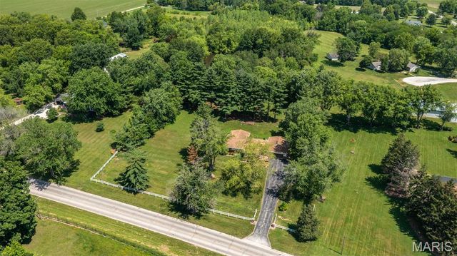 12884 Route 108, Carlinville, IL 62626