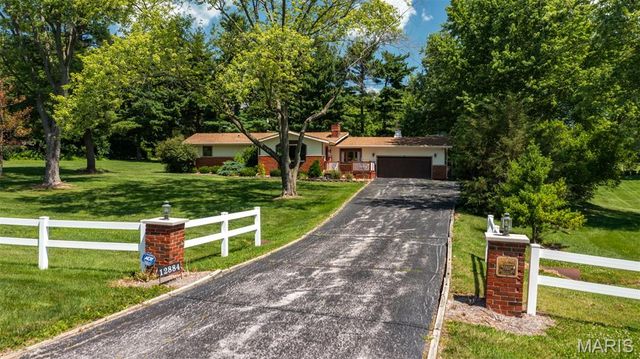 12884 Route 108, Carlinville, IL 62626