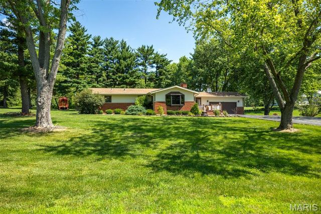 12884 Route 108, Carlinville, IL 62626