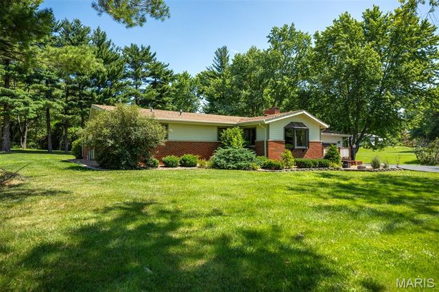 12884 Route 108, Carlinville, IL 62626