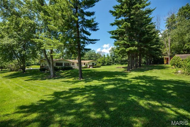 12884 Route 108, Carlinville, IL 62626