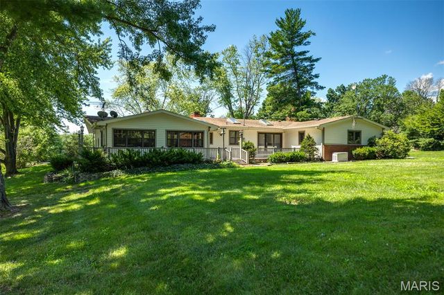 12884 Route 108, Carlinville, IL 62626