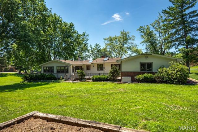 12884 Route 108, Carlinville, IL 62626