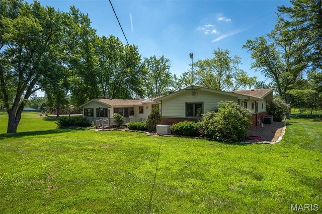 12884 Route 108, Carlinville, IL 62626