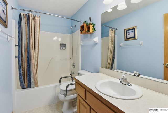 125 S 202nd Street, Elkhorn, NE 68022